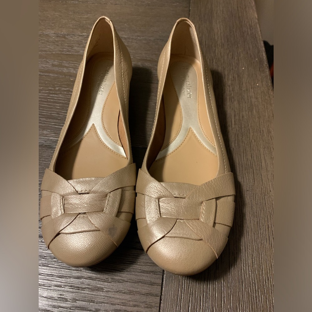 Naturalizer gold flats size 9